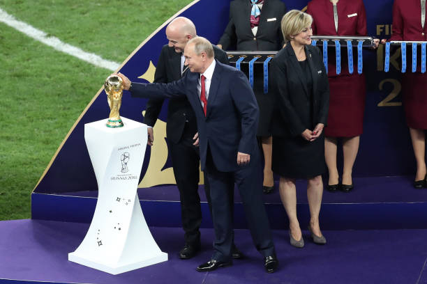 试从边路突 试从边路突